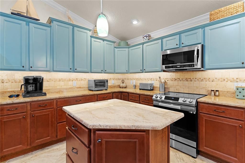 For Sale: $665,000 (3 beds, 2 baths, 1851 Square Feet)