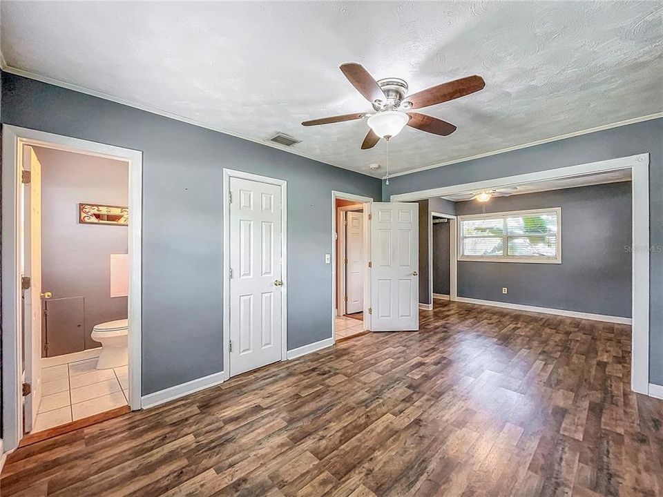 For Sale: $355,000 (2 beds, 1 baths, 1040 Square Feet)