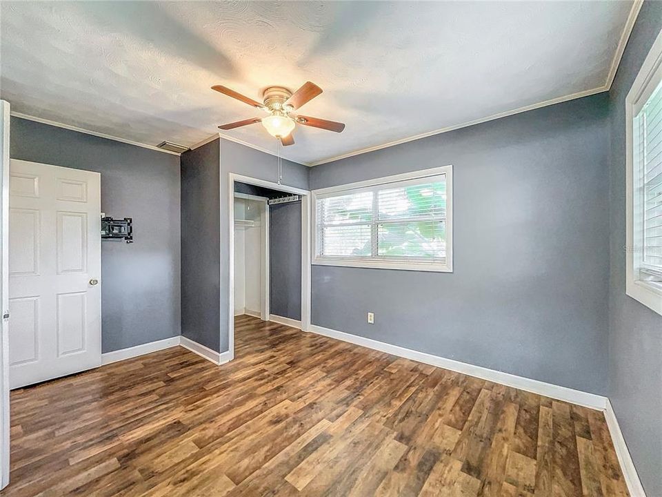 For Sale: $355,000 (2 beds, 1 baths, 1040 Square Feet)