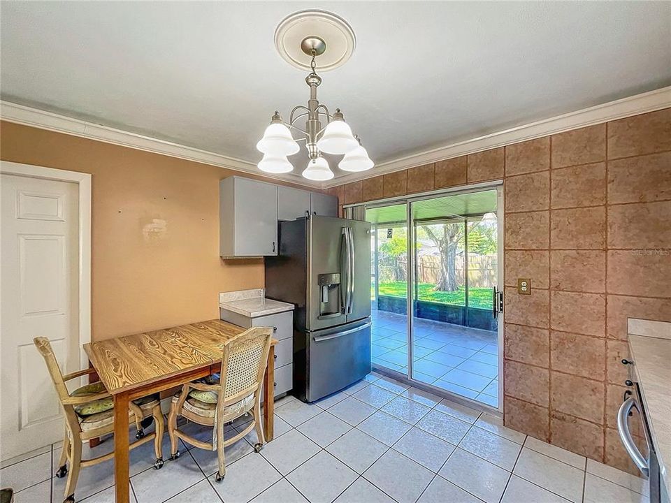 For Sale: $355,000 (2 beds, 1 baths, 1040 Square Feet)