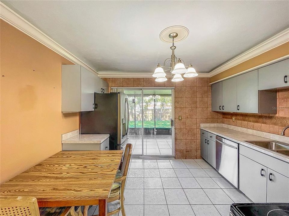 For Sale: $355,000 (2 beds, 1 baths, 1040 Square Feet)