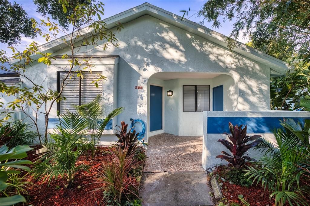 For Sale: $282,500 (2 beds, 2 baths, 900 Square Feet)