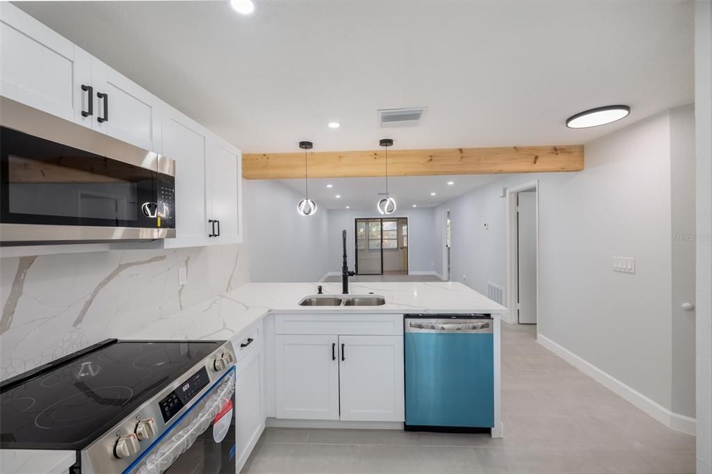 For Sale: $282,500 (2 beds, 2 baths, 900 Square Feet)