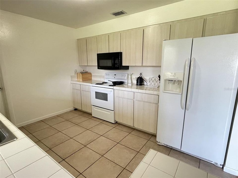 For Sale: $305,000 (2 beds, 2 baths, 1142 Square Feet)