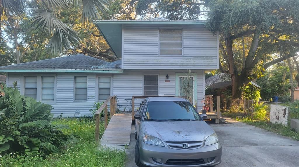 For Sale: $240,000 (3 beds, 1 baths, 900 Square Feet)