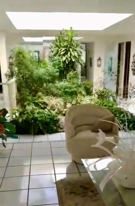 Под контрактом: $340,000 (5 спален, 3 ванн, 2548 Квадратных фут)