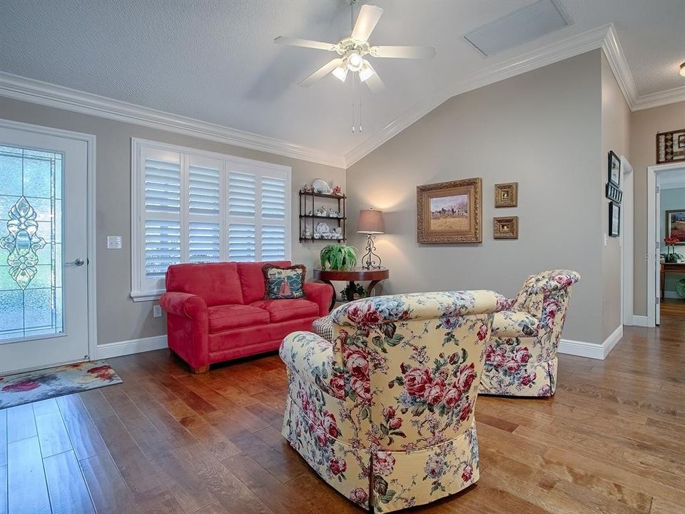 For Sale: $362,900 (3 beds, 2 baths, 1557 Square Feet)