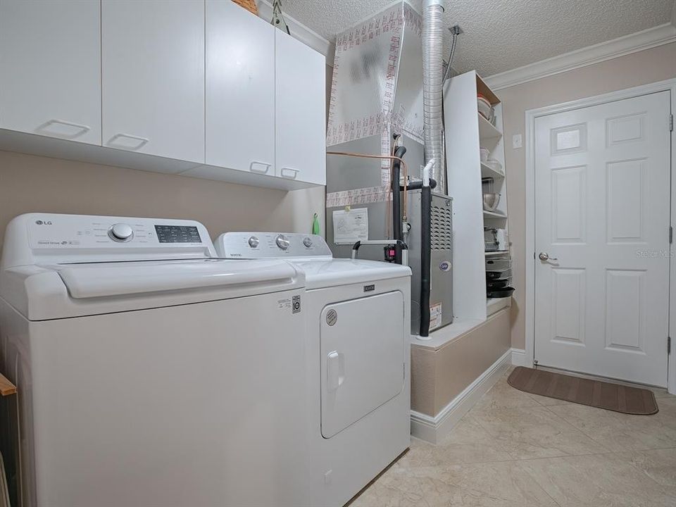 For Sale: $362,900 (3 beds, 2 baths, 1557 Square Feet)