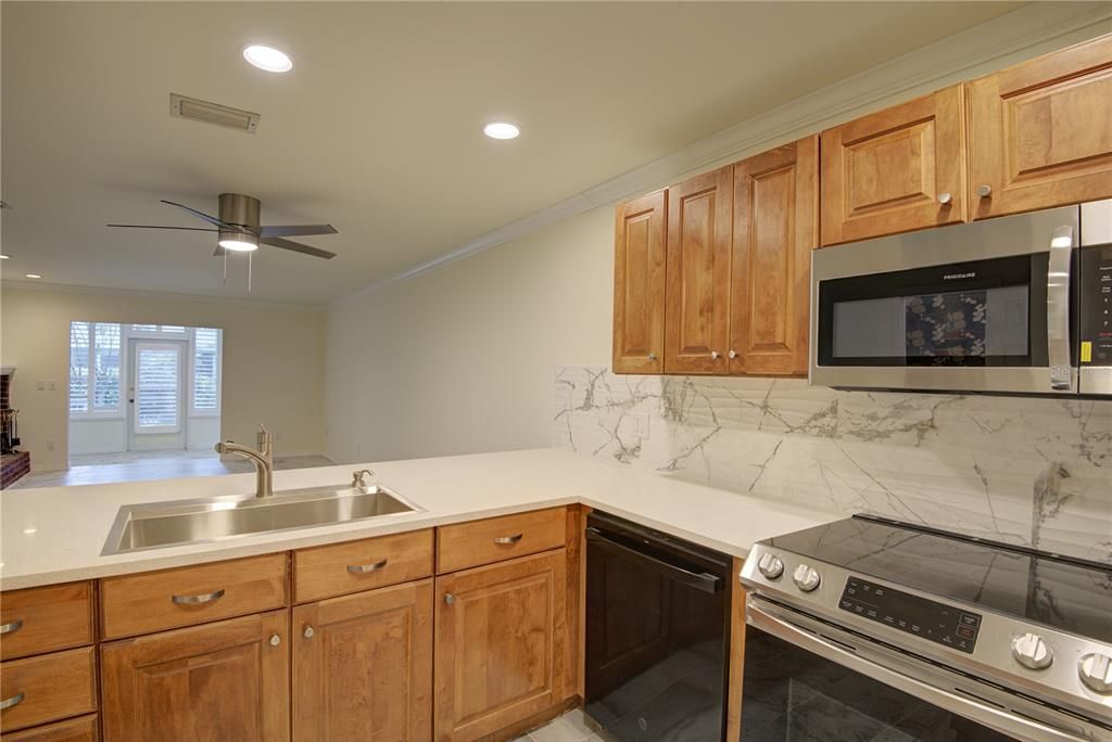 For Sale: $299,250 (2 beds, 2 baths, 1236 Square Feet)