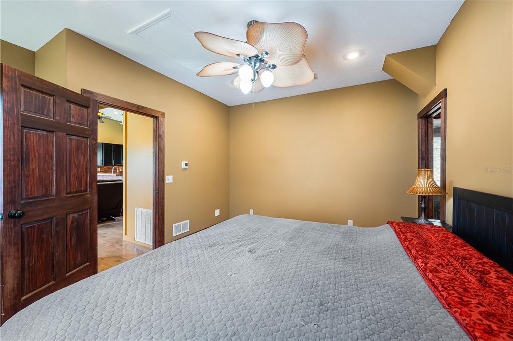 For Sale: $479,000 (2 beds, 2 baths, 1300 Square Feet)