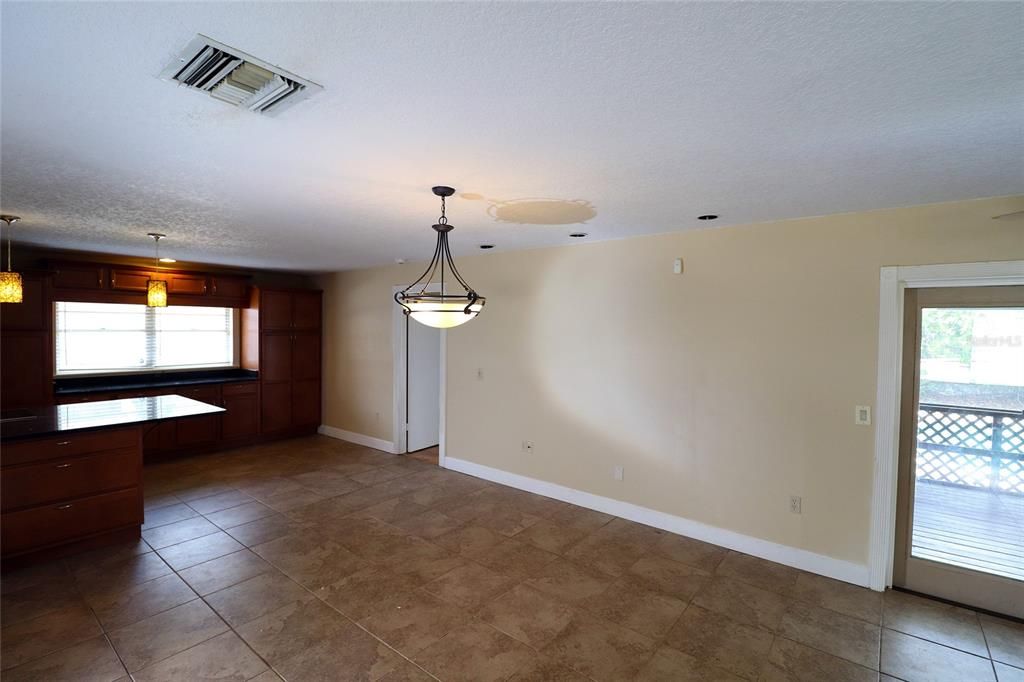 For Rent: $2,500 (3 beds, 2 baths, 1566 Square Feet)