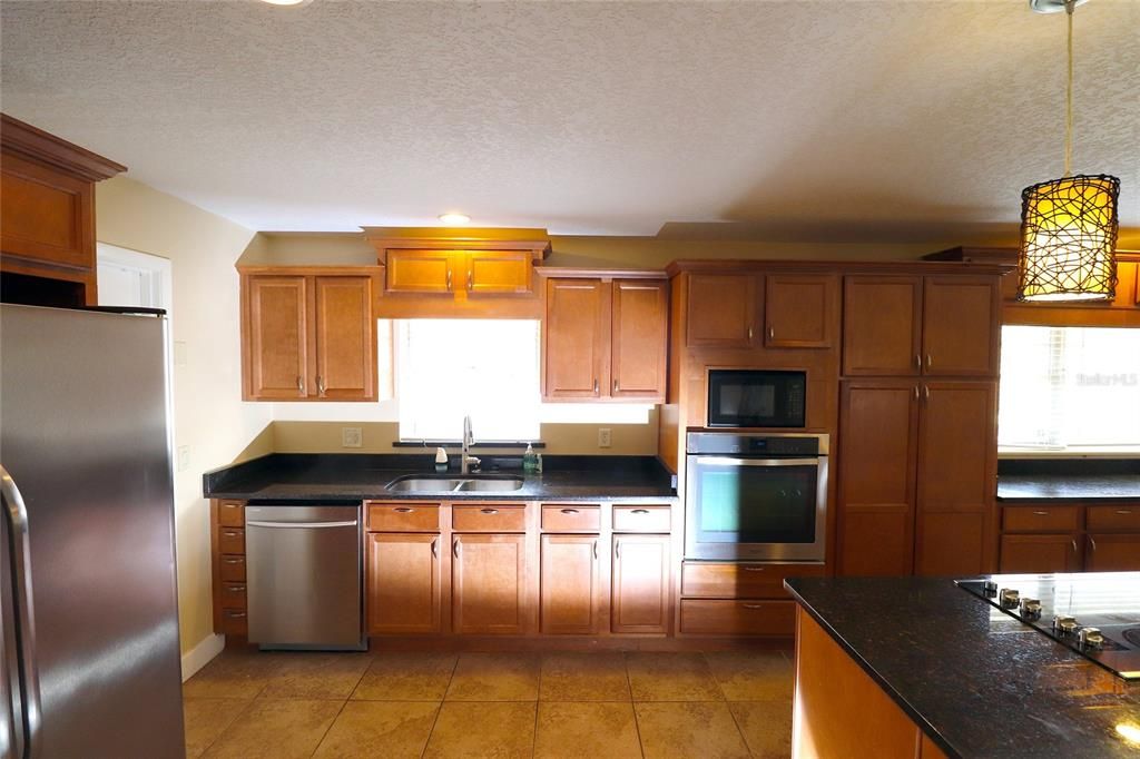 For Rent: $2,500 (3 beds, 2 baths, 1566 Square Feet)