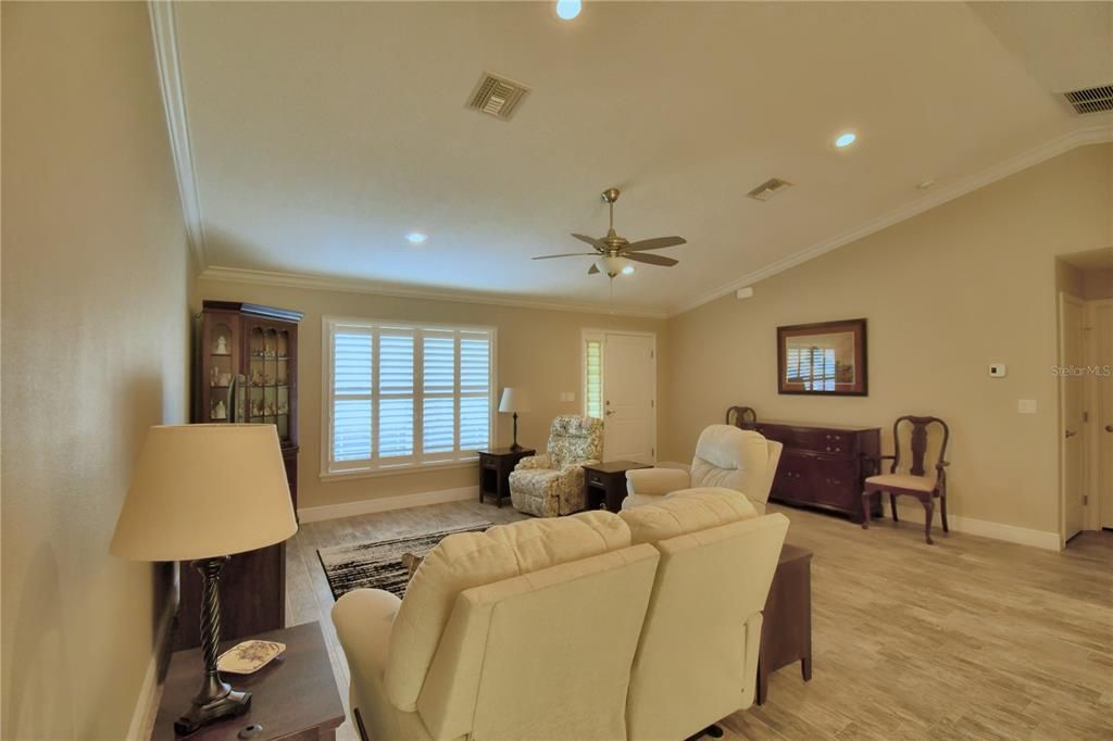 For Sale: $309,900 (3 beds, 2 baths, 1548 Square Feet)