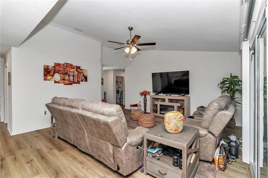 For Sale: $350,000 (4 beds, 2 baths, 1680 Square Feet)