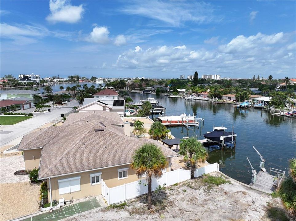 For Sale: $2,599,900 (3 beds, 3 baths, 3052 Square Feet)