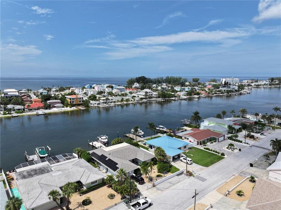 For Sale: $2,599,900 (3 beds, 3 baths, 3052 Square Feet)