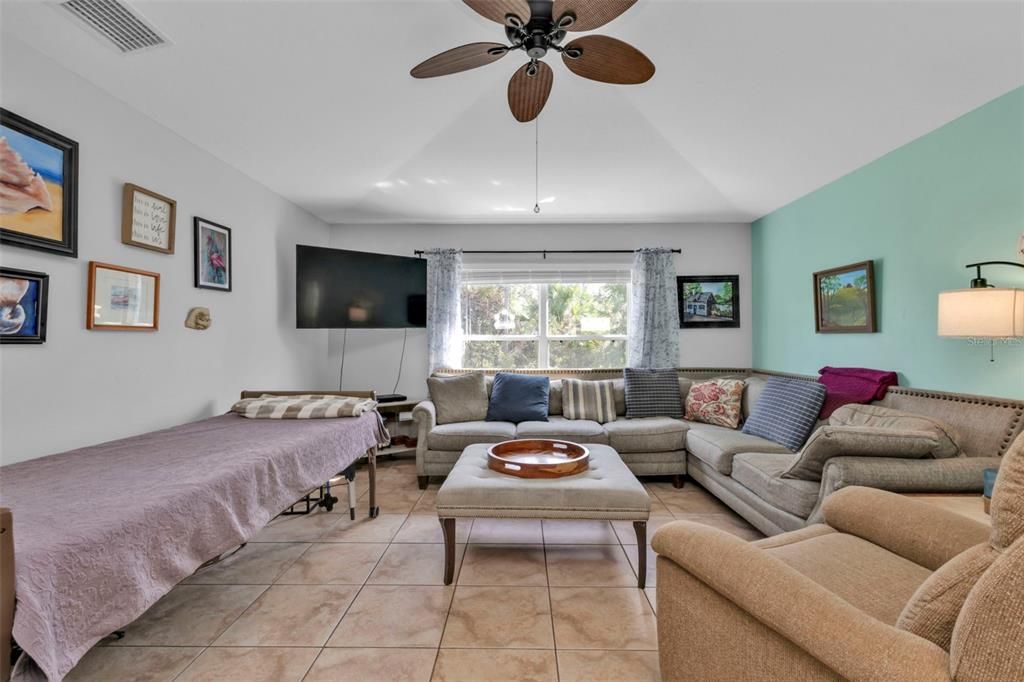 For Sale: $405,000 (3 beds, 2 baths, 1870 Square Feet)