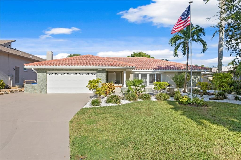 For Sale: $2,250,000 (3 beds, 3 baths, 2376 Square Feet)