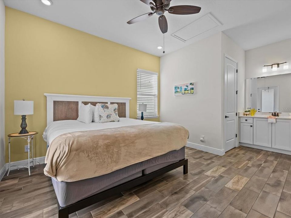 For Sale: $549,000 (2 beds, 2 baths, 1188 Square Feet)