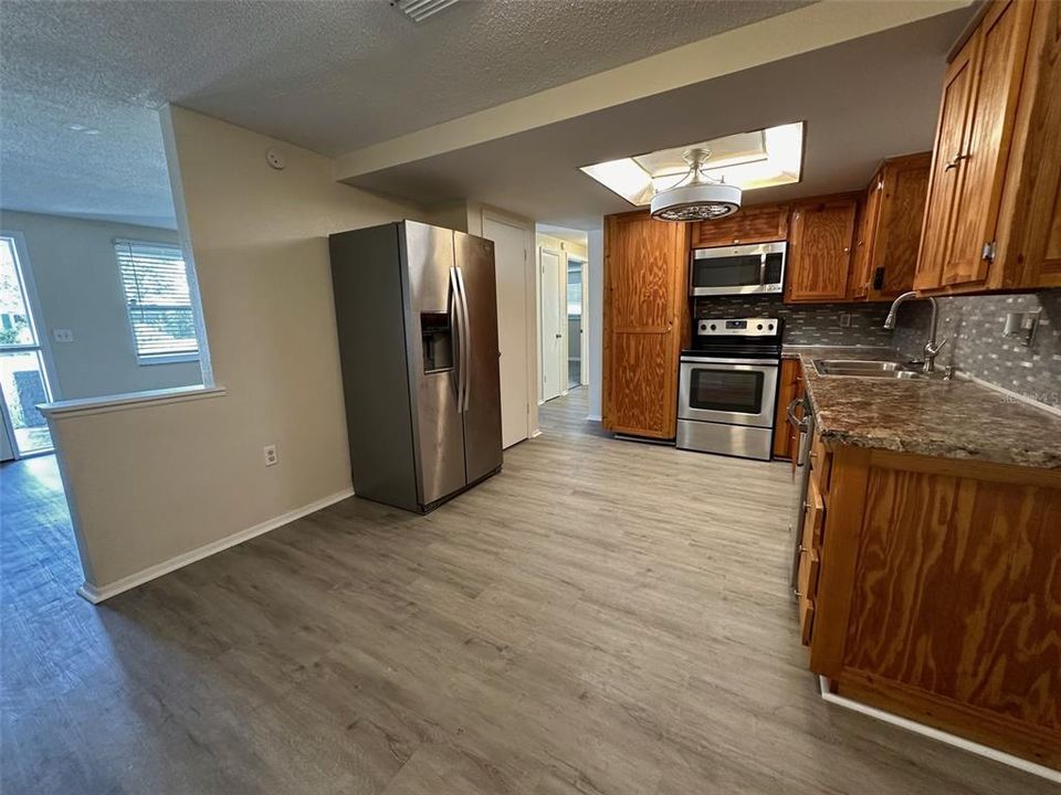 For Sale: $261,800 (2 beds, 2 baths, 1182 Square Feet)