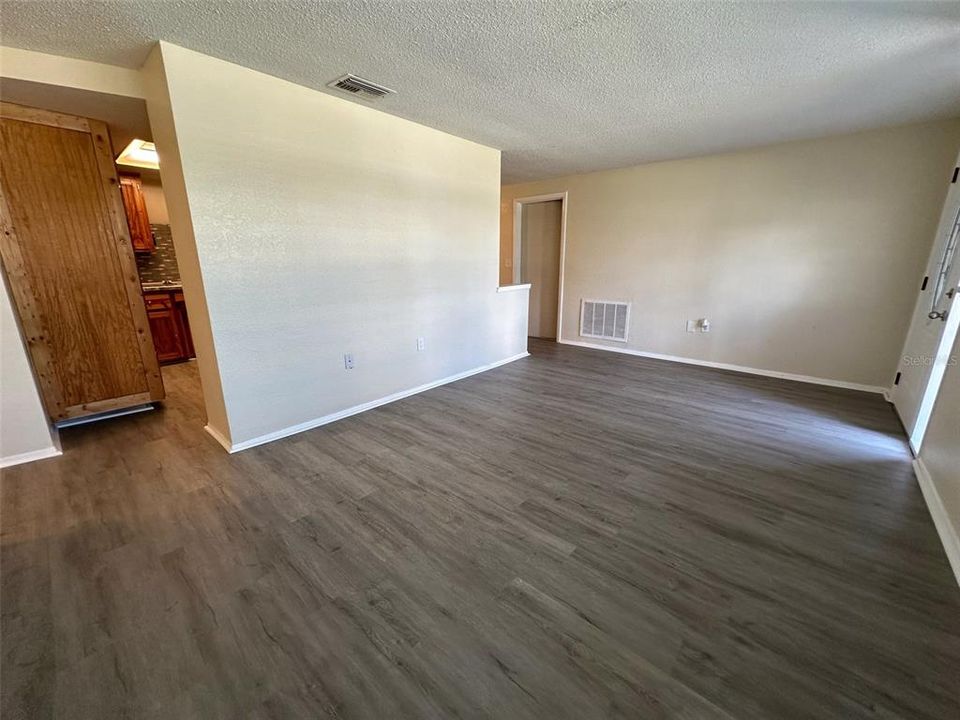 For Sale: $261,800 (2 beds, 2 baths, 1182 Square Feet)