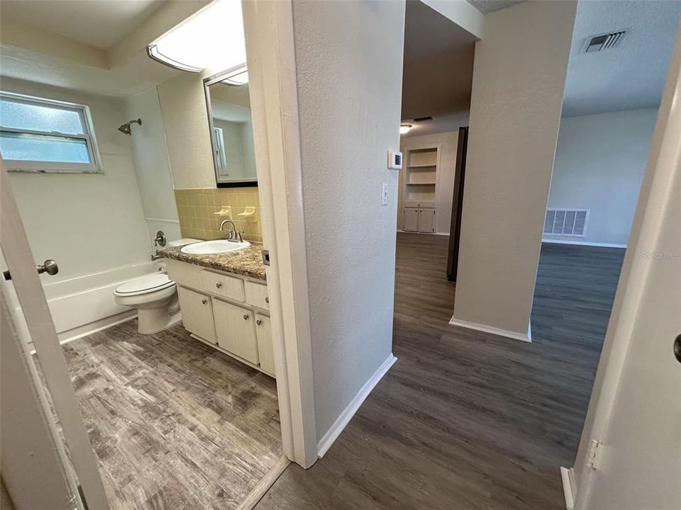 For Sale: $261,800 (2 beds, 2 baths, 1182 Square Feet)