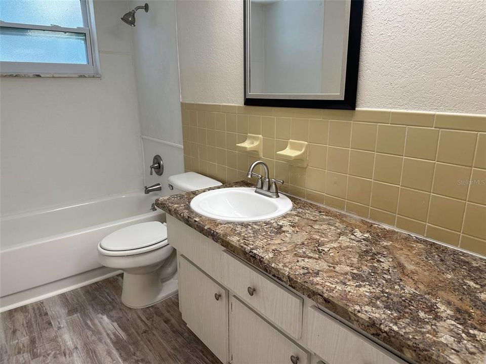 For Sale: $261,800 (2 beds, 2 baths, 1182 Square Feet)