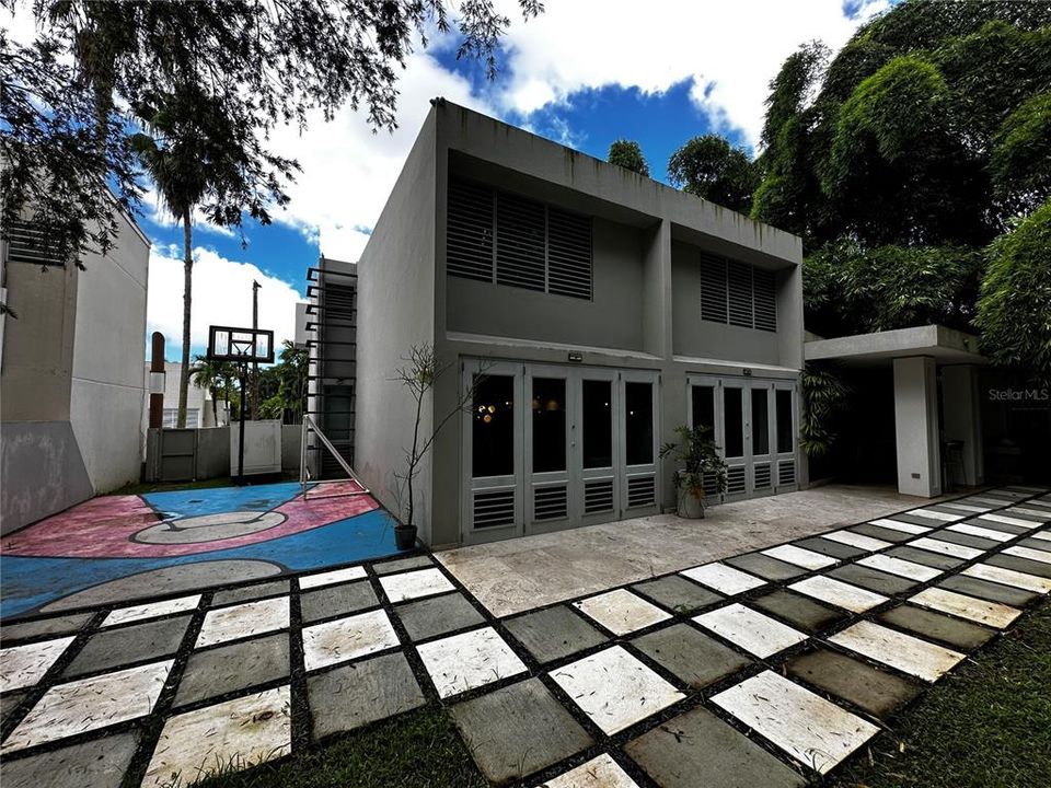 En Venta: $775,000 (4 camas, 2 baños, 2903 Pies cuadrados)