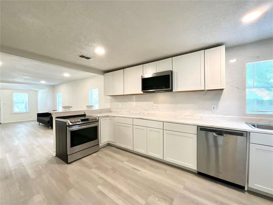 For Sale: $314,000 (3 beds, 1 baths, 1088 Square Feet)