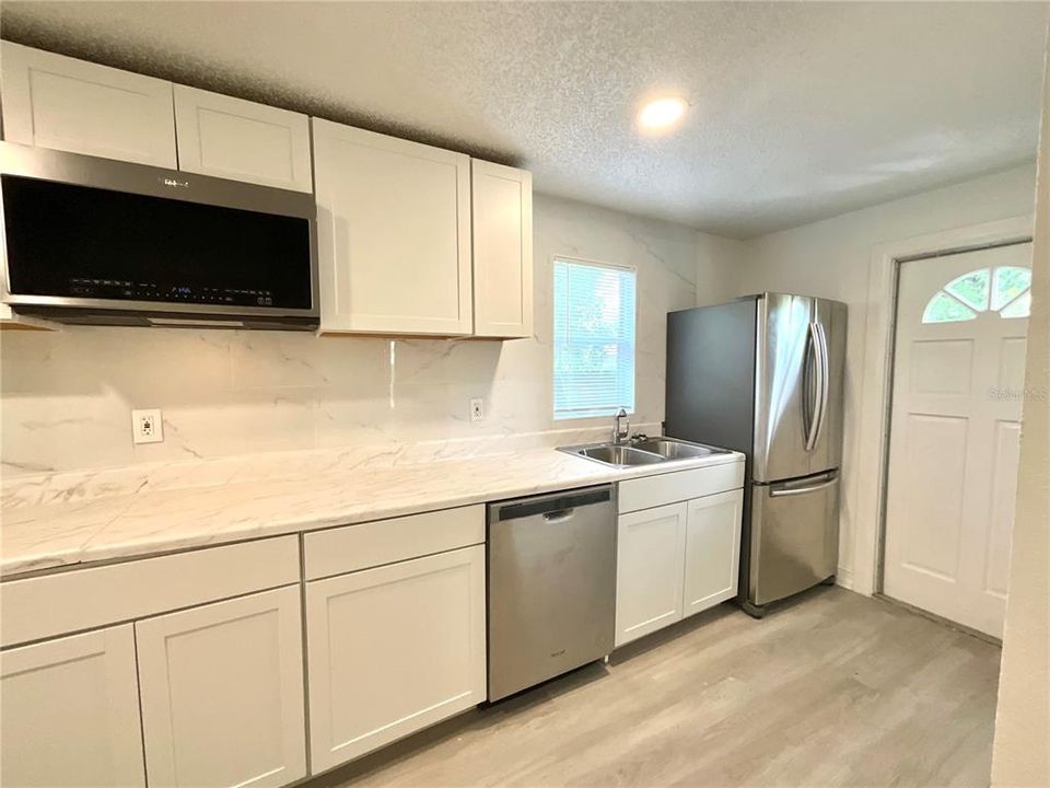 For Sale: $314,000 (3 beds, 1 baths, 1088 Square Feet)