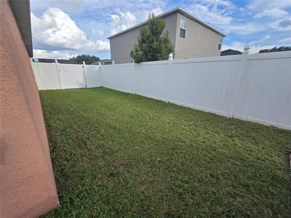 For Sale: $360,000 (3 beds, 2 baths, 1976 Square Feet)