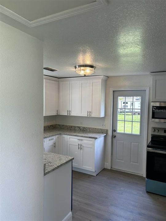 For Sale: $299,000 (2 beds, 1 baths, 936 Square Feet)