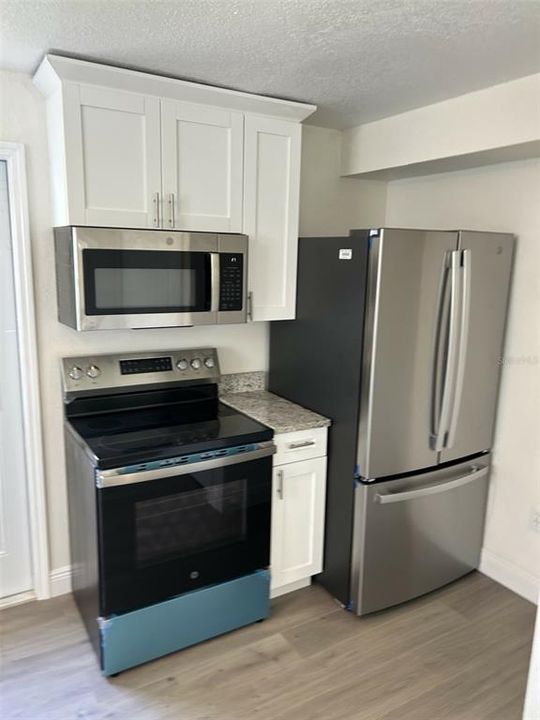 For Sale: $299,000 (2 beds, 1 baths, 936 Square Feet)