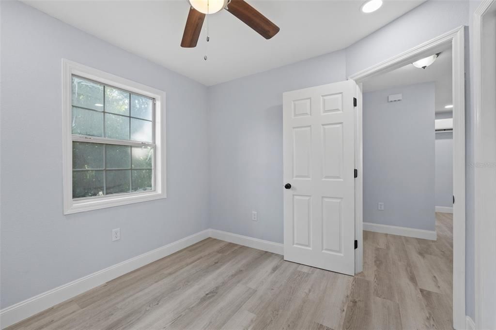 For Sale: $235,000 (2 beds, 1 baths, 639 Square Feet)