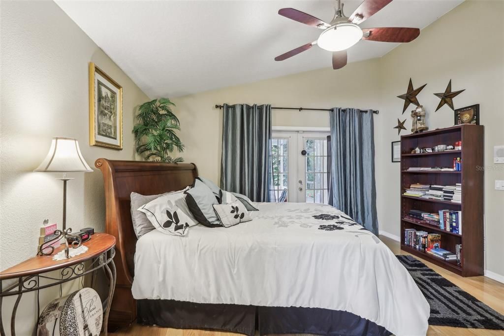 For Sale: $399,900 (3 beds, 2 baths, 1642 Square Feet)