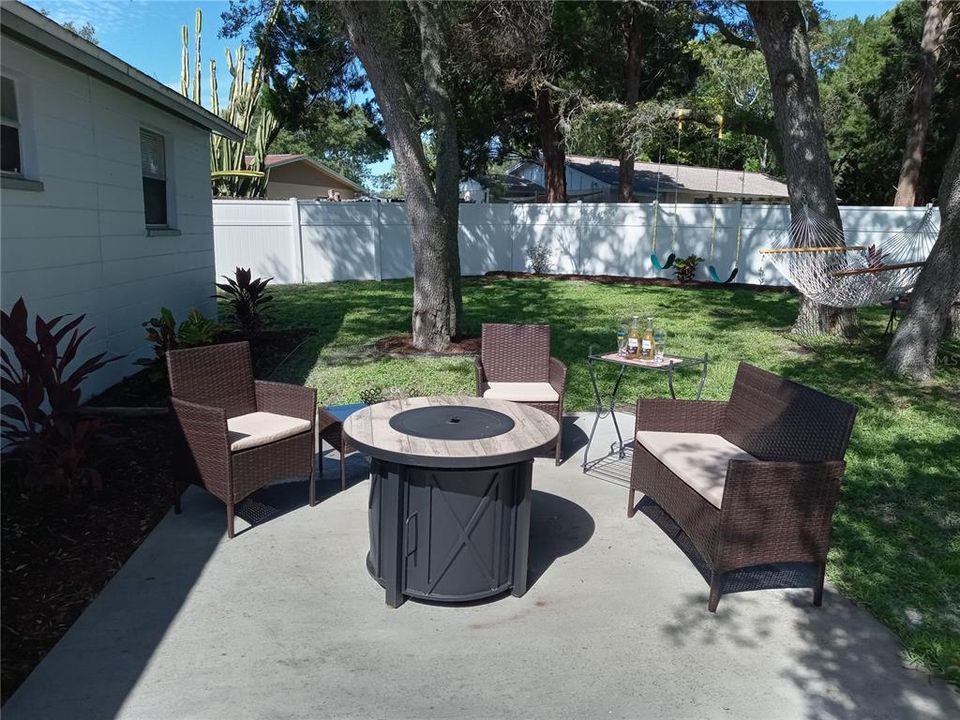 For Sale: $424,900 (3 beds, 2 baths, 980 Square Feet)