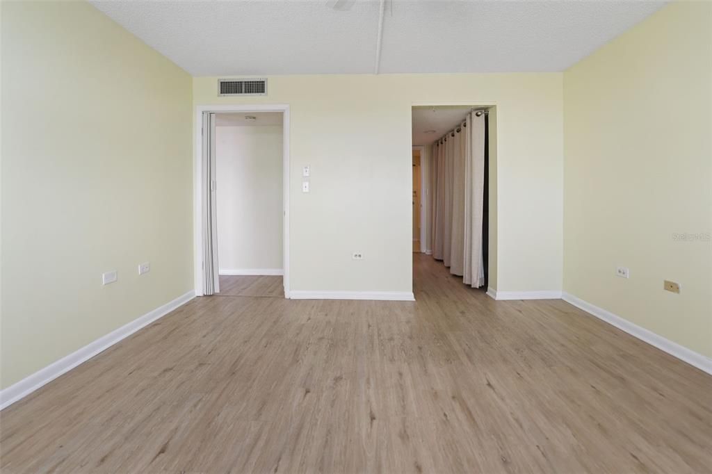 For Rent: $2,500 (1 beds, 1 baths, 885 Square Feet)