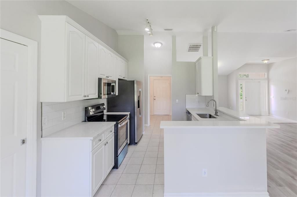 For Sale: $319,900 (3 beds, 2 baths, 1764 Square Feet)