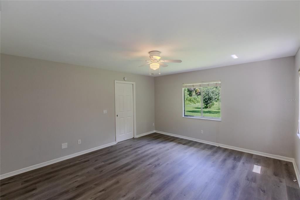 For Sale: $319,900 (3 beds, 2 baths, 1764 Square Feet)