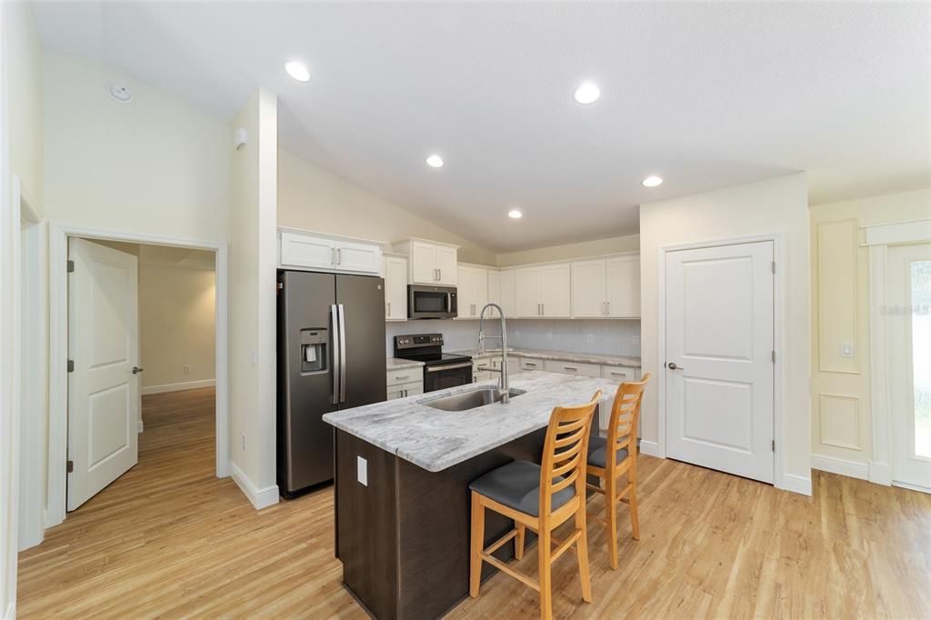 For Sale: $295,000 (2 beds, 2 baths, 1706 Square Feet)