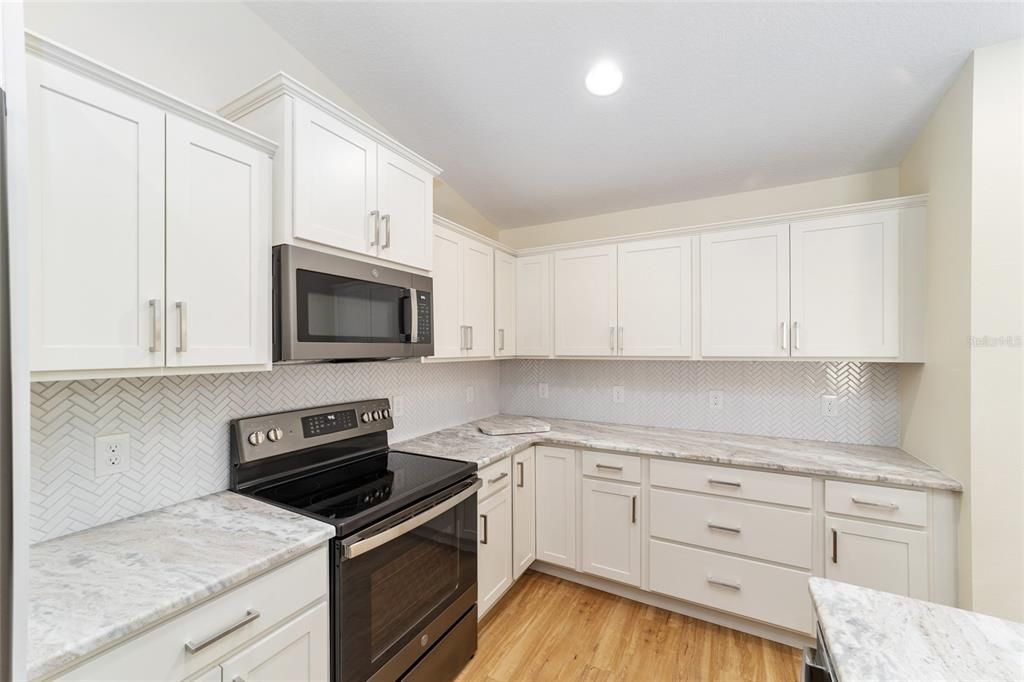 For Sale: $295,000 (2 beds, 2 baths, 1706 Square Feet)