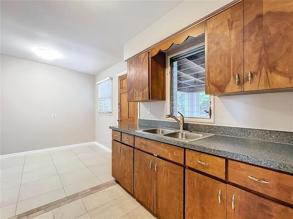 For Sale: $289,900 (3 beds, 1 baths, 969 Square Feet)