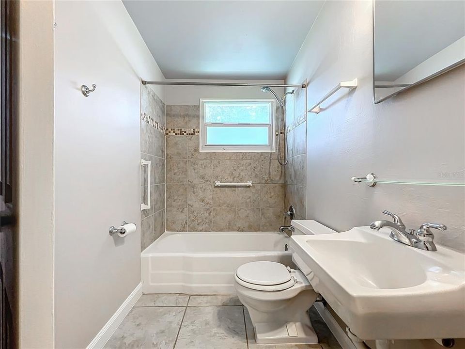 For Sale: $289,900 (3 beds, 1 baths, 969 Square Feet)