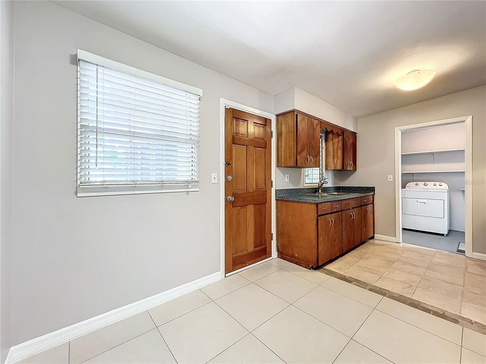 For Sale: $289,900 (3 beds, 1 baths, 969 Square Feet)