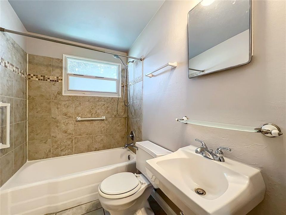 For Sale: $289,900 (3 beds, 1 baths, 969 Square Feet)