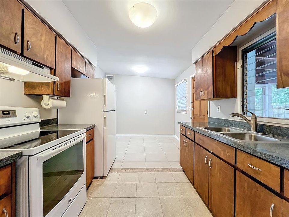 For Sale: $289,900 (3 beds, 1 baths, 969 Square Feet)