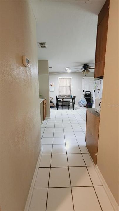 For Rent: $1,350 (2 beds, 1 baths, 936 Square Feet)