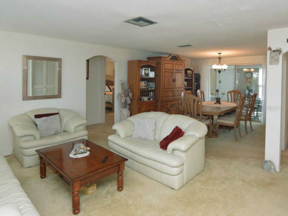 For Sale: $339,000 (2 beds, 2 baths, 1393 Square Feet)