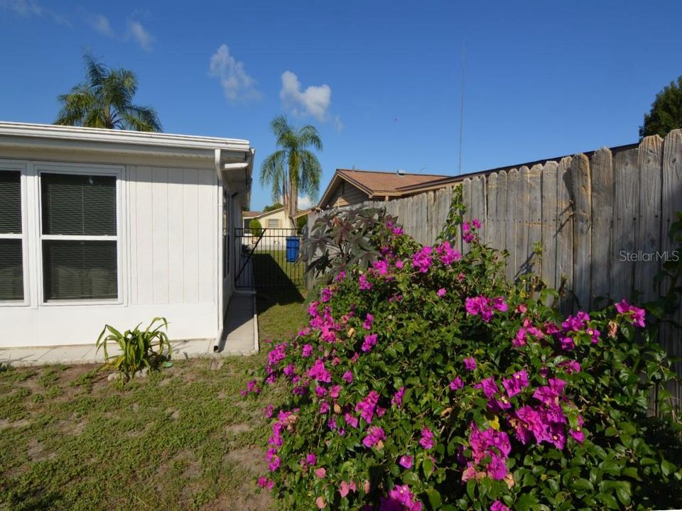 For Sale: $339,000 (2 beds, 2 baths, 1393 Square Feet)