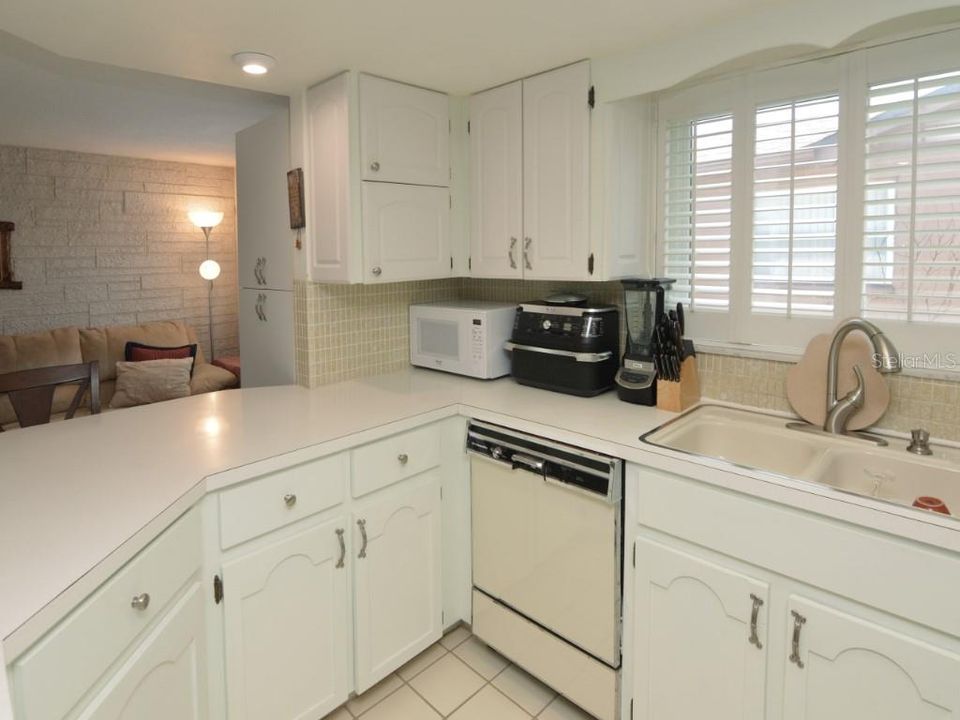 For Sale: $339,000 (2 beds, 2 baths, 1393 Square Feet)